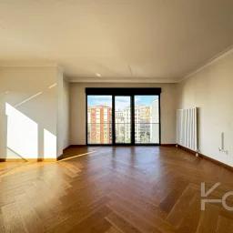 Laci̇vert Cadde Suadi̇ye'de Bağdat Caddesi̇'ne Ve Sahi̇le Yakin Net 100 M² 3+1
