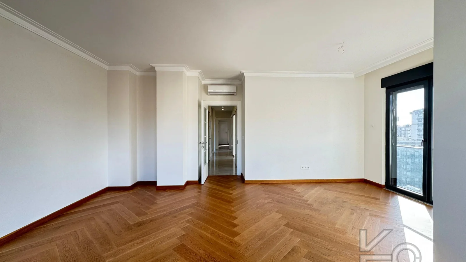 Laci̇vert Cadde Suadi̇ye'de Bağdat Caddesi̇'ne Ve Sahi̇le Yakin Net 100 M² 3+1