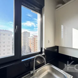 Laci̇vert Cadde Suadi̇ye'de Bağdat Caddesi̇'ne Ve Sahi̇le Yakin Net 100 M² 3+1