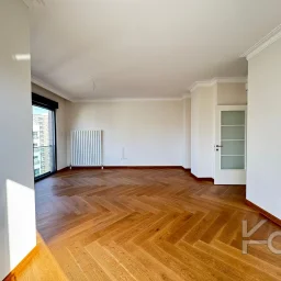 Laci̇vert Cadde Suadi̇ye'de Bağdat Caddesi̇'ne Ve Sahi̇le Yakin Net 100 M² 3+1