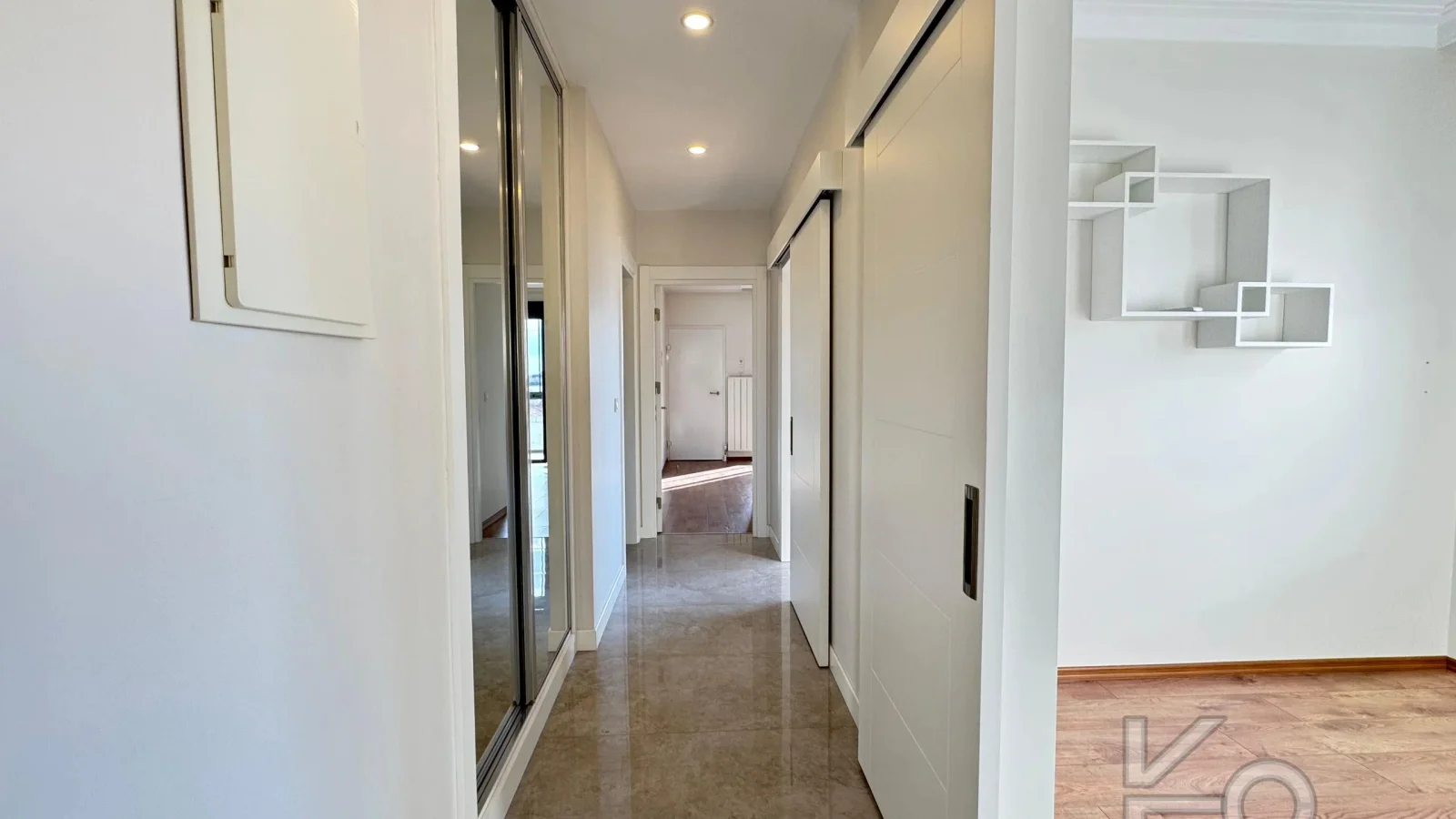 Laci̇vert Cadde Suadi̇ye'de Bağdat Caddesi̇'ne Ve Sahi̇le Yakin Net 100 M² 3+1