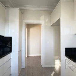 Laci̇vert Cadde Suadi̇ye'de Bağdat Caddesi̇'ne Ve Sahi̇le Yakin Net 100 M² 3+1