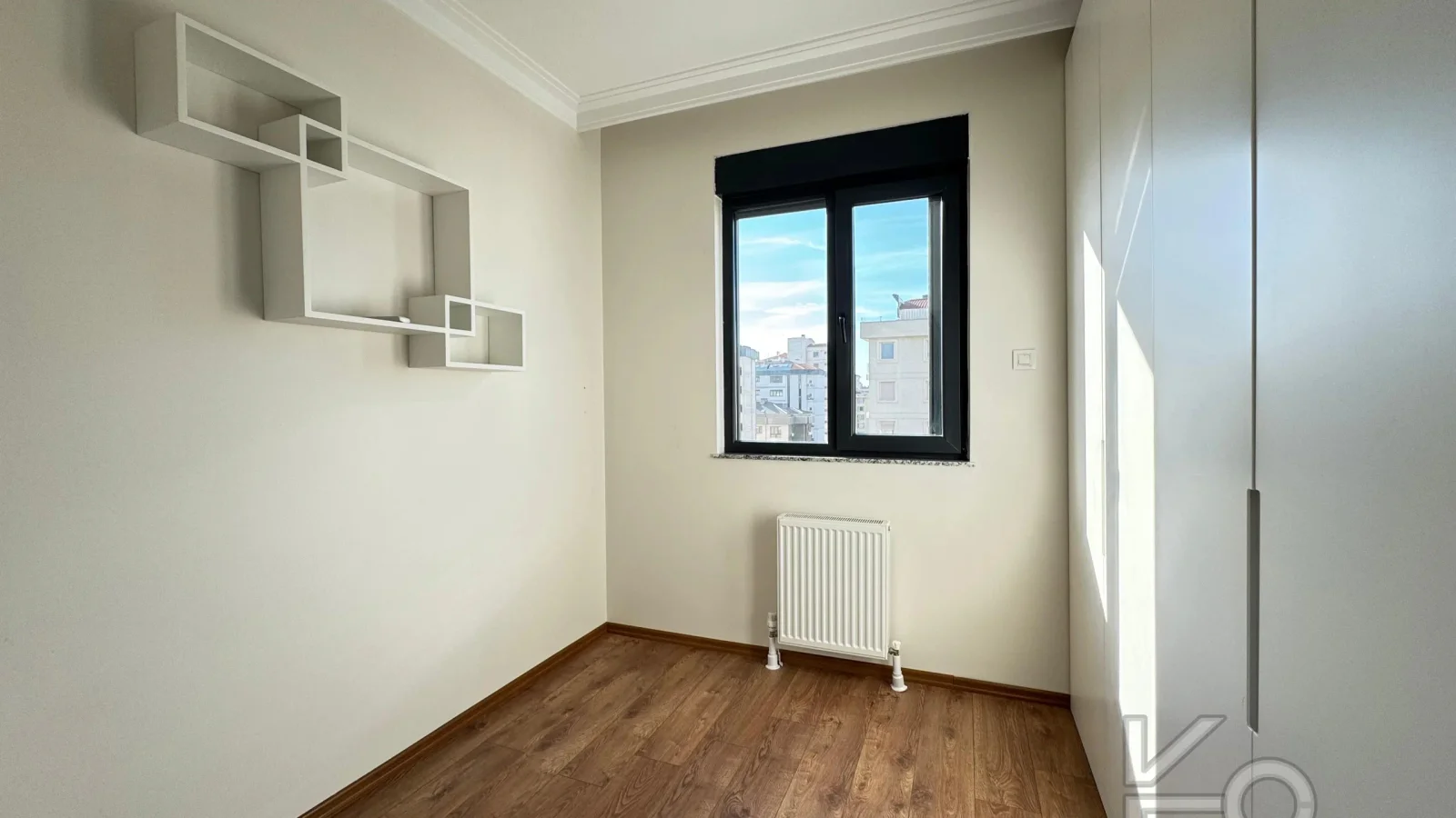 Laci̇vert Cadde Suadi̇ye'de Bağdat Caddesi̇'ne Ve Sahi̇le Yakin Net 100 M² 3+1