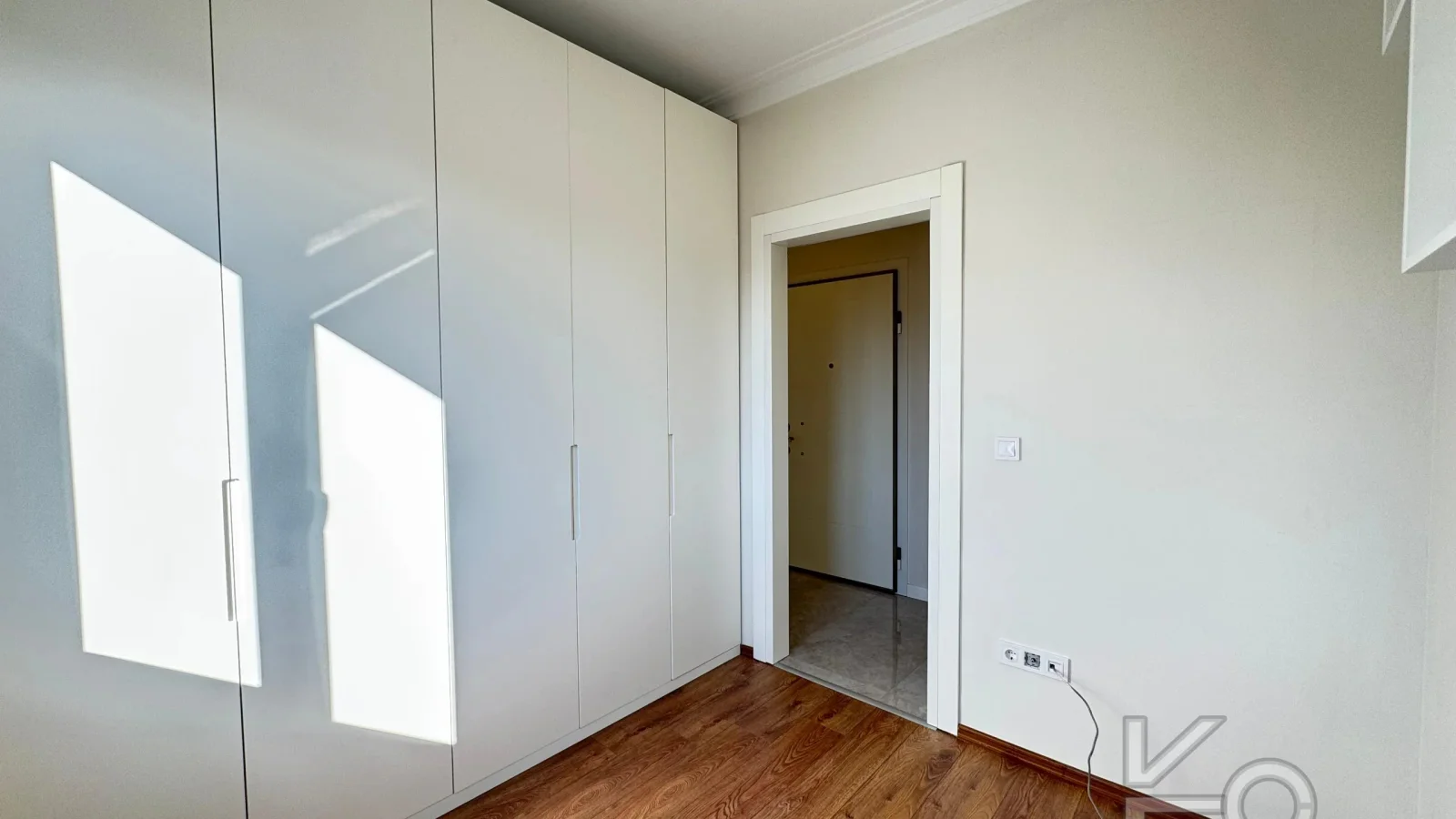Laci̇vert Cadde Suadi̇ye'de Bağdat Caddesi̇'ne Ve Sahi̇le Yakin Net 100 M² 3+1