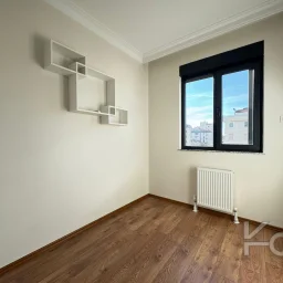 Laci̇vert Cadde Suadi̇ye'de Bağdat Caddesi̇'ne Ve Sahi̇le Yakin Net 100 M² 3+1