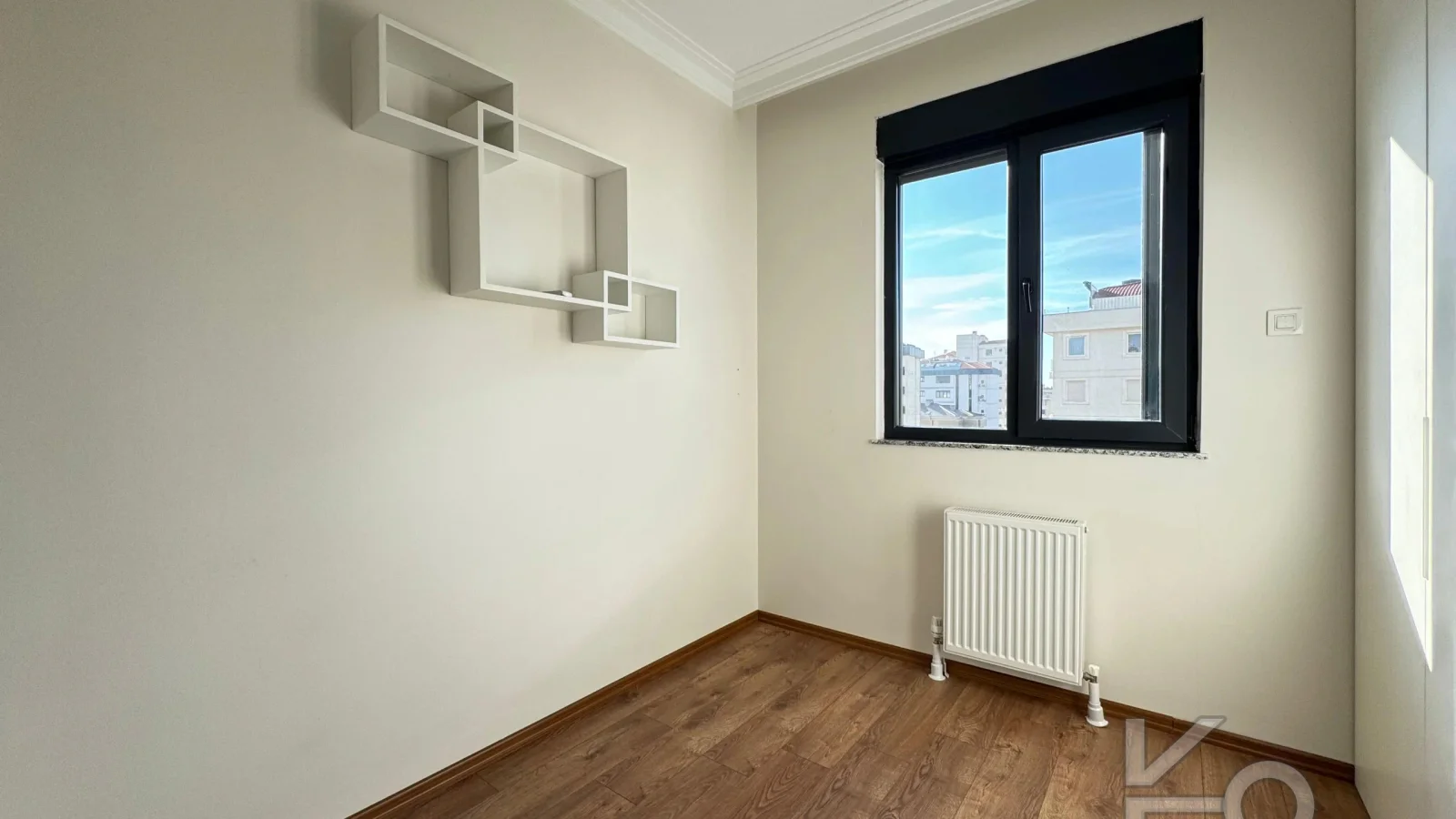 Laci̇vert Cadde Suadi̇ye'de Bağdat Caddesi̇'ne Ve Sahi̇le Yakin Net 100 M² 3+1
