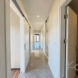Laci̇vert Cadde Suadi̇ye'de Bağdat Caddesi̇'ne Ve Sahi̇le Yakin Net 100 M² 3+1