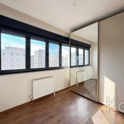 Laci̇vert Cadde Suadi̇ye'de Bağdat Caddesi̇'ne Ve Sahi̇le Yakin Net 100 M² 3+1