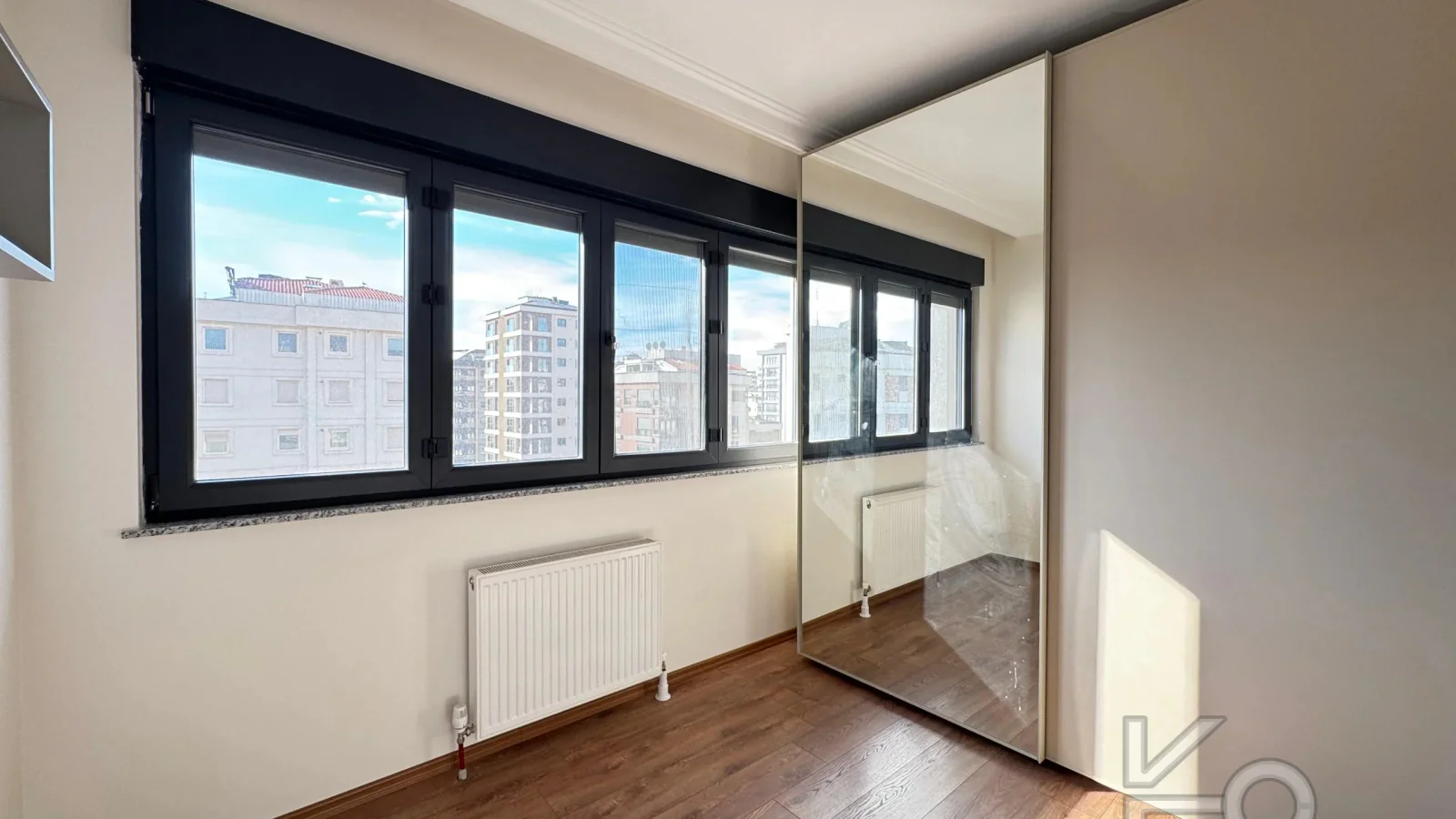 Laci̇vert Cadde Suadi̇ye'de Bağdat Caddesi̇'ne Ve Sahi̇le Yakin Net 100 M² 3+1