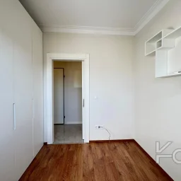 Laci̇vert Cadde Suadi̇ye'de Bağdat Caddesi̇'ne Ve Sahi̇le Yakin Net 100 M² 3+1