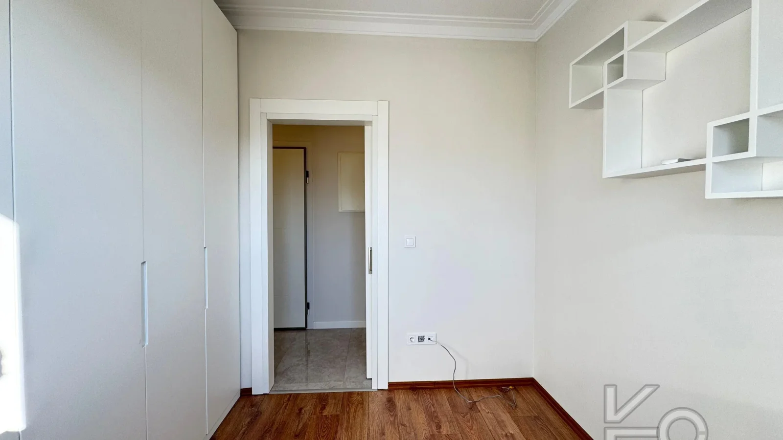 Laci̇vert Cadde Suadi̇ye'de Bağdat Caddesi̇'ne Ve Sahi̇le Yakin Net 100 M² 3+1
