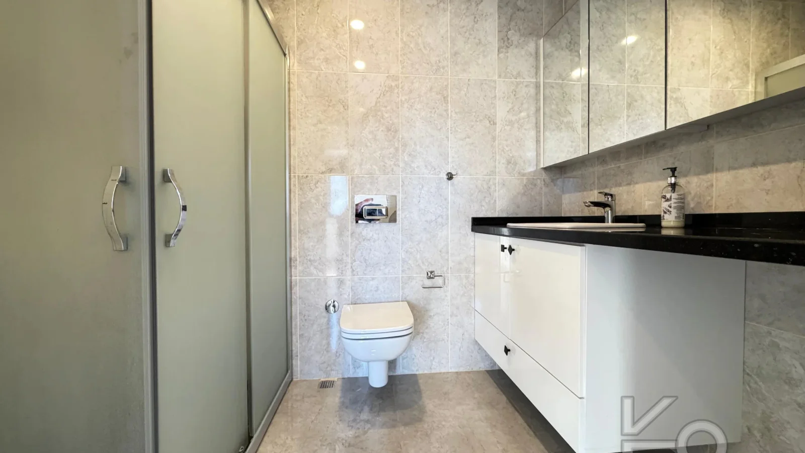 Laci̇vert Cadde Suadi̇ye'de Bağdat Caddesi̇'ne Ve Sahi̇le Yakin Net 100 M² 3+1
