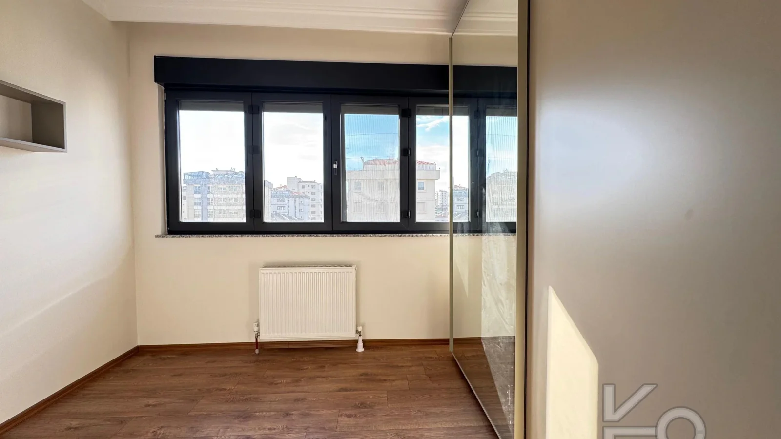 Laci̇vert Cadde Suadi̇ye'de Bağdat Caddesi̇'ne Ve Sahi̇le Yakin Net 100 M² 3+1