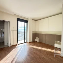 Laci̇vert Cadde Suadi̇ye'de Bağdat Caddesi̇'ne Ve Sahi̇le Yakin Net 100 M² 3+1