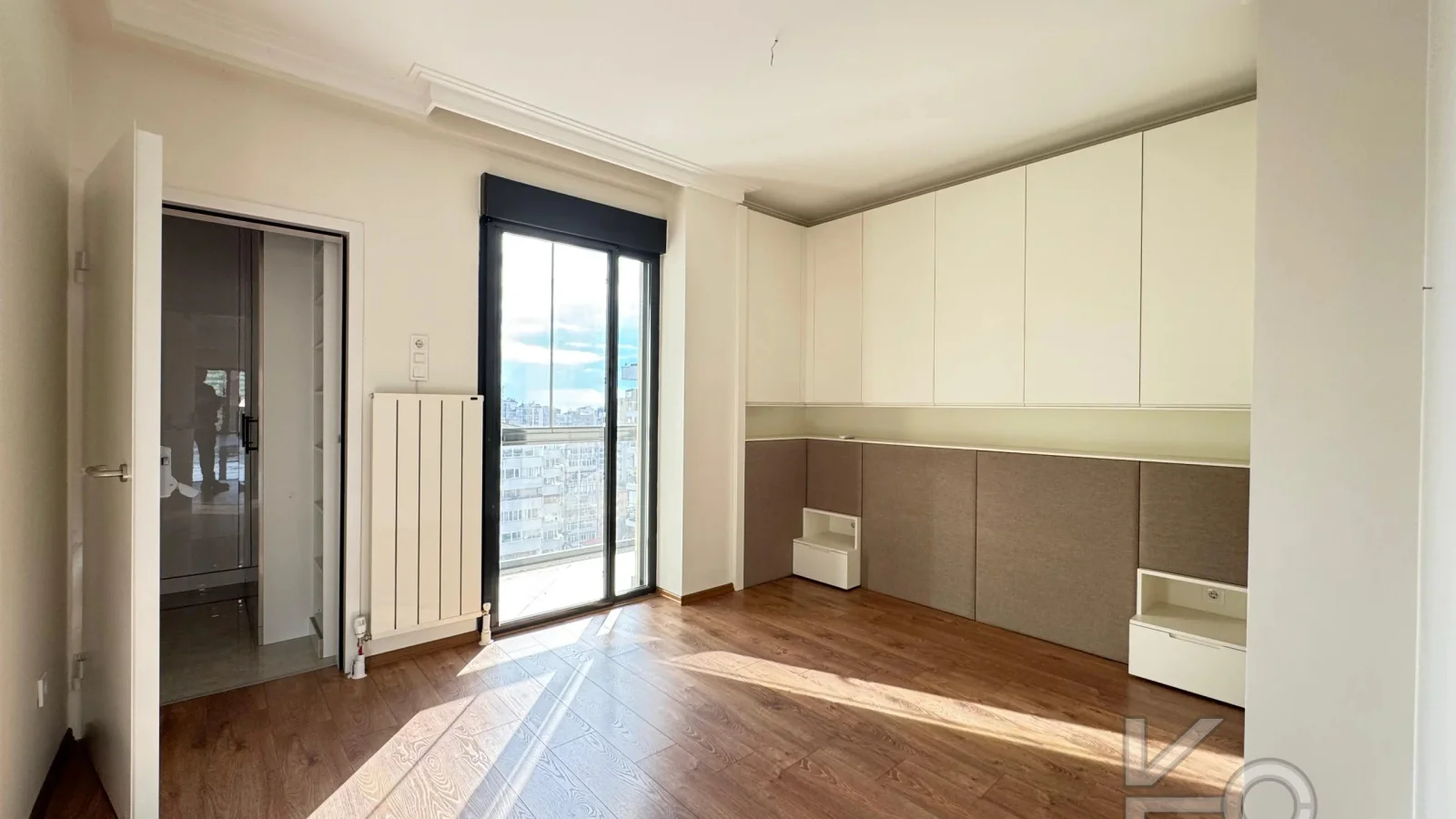 Laci̇vert Cadde Suadi̇ye'de Bağdat Caddesi̇'ne Ve Sahi̇le Yakin Net 100 M² 3+1