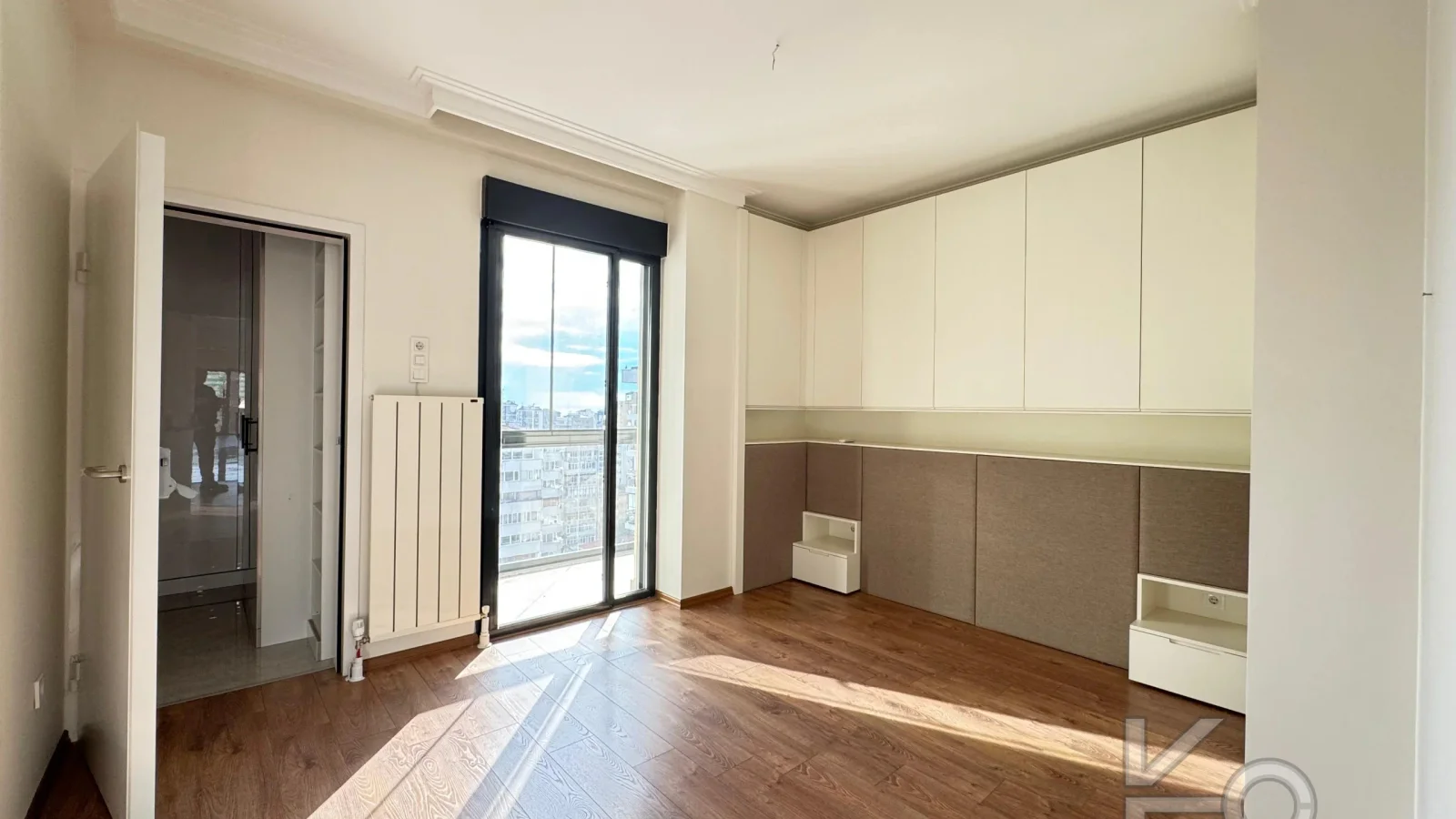 Laci̇vert Cadde Suadi̇ye'de Bağdat Caddesi̇'ne Ve Sahi̇le Yakin Net 100 M² 3+1