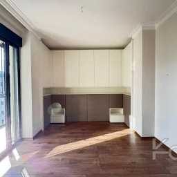 Laci̇vert Cadde Suadi̇ye'de Bağdat Caddesi̇'ne Ve Sahi̇le Yakin Net 100 M² 3+1