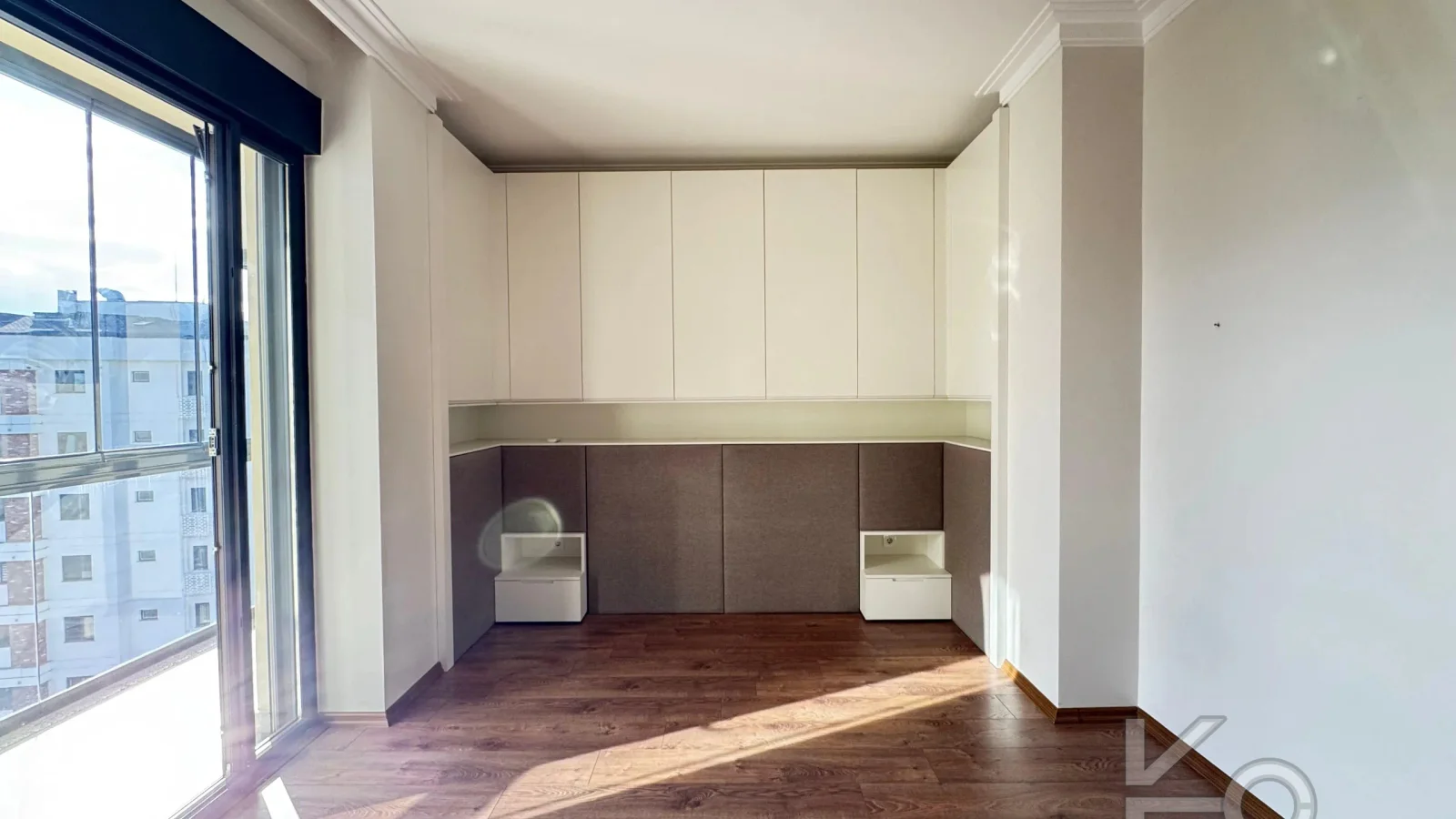 Laci̇vert Cadde Suadi̇ye'de Bağdat Caddesi̇'ne Ve Sahi̇le Yakin Net 100 M² 3+1