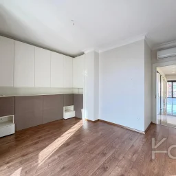 Laci̇vert Cadde Suadi̇ye'de Bağdat Caddesi̇'ne Ve Sahi̇le Yakin Net 100 M² 3+1