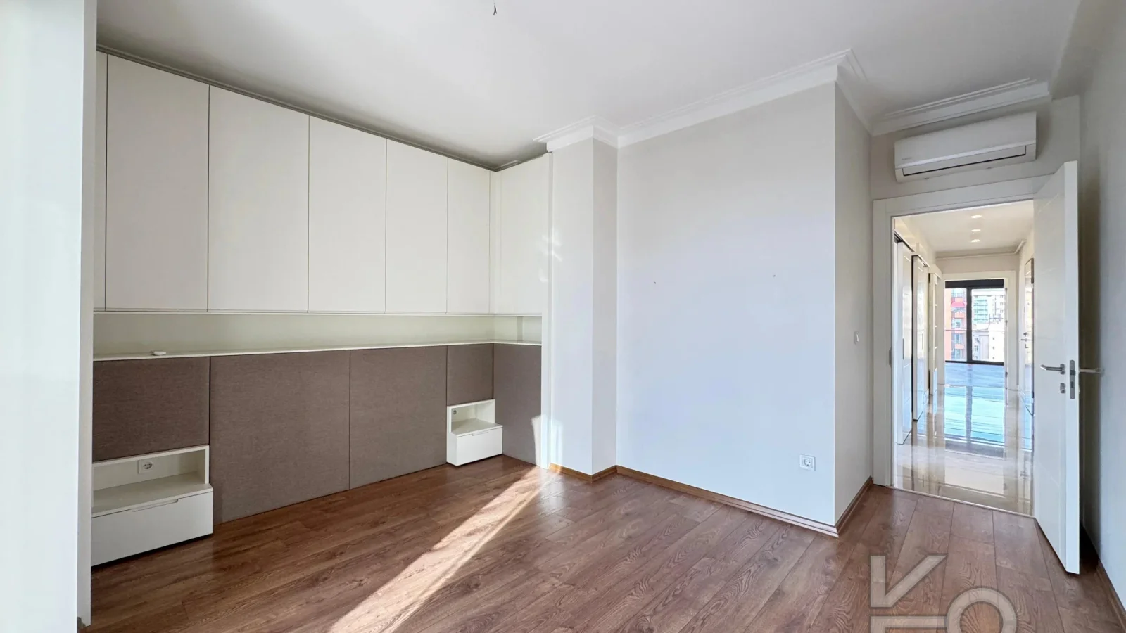 Laci̇vert Cadde Suadi̇ye'de Bağdat Caddesi̇'ne Ve Sahi̇le Yakin Net 100 M² 3+1