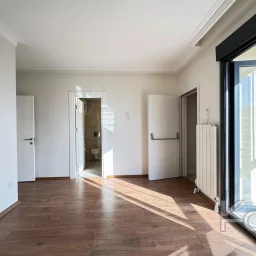 Laci̇vert Cadde Suadi̇ye'de Bağdat Caddesi̇'ne Ve Sahi̇le Yakin Net 100 M² 3+1