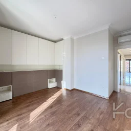 Laci̇vert Cadde Suadi̇ye'de Bağdat Caddesi̇'ne Ve Sahi̇le Yakin Net 100 M² 3+1
