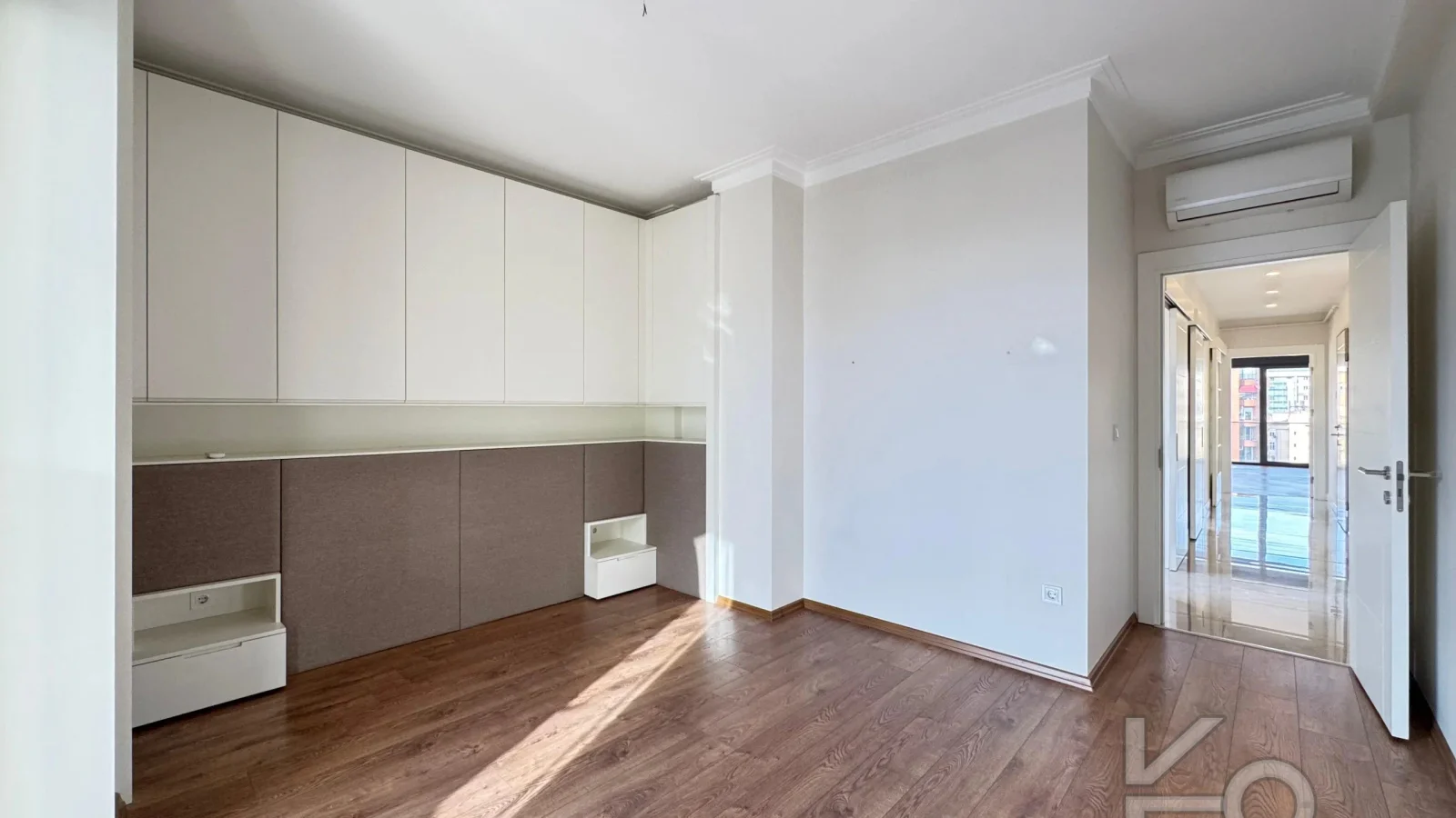 Laci̇vert Cadde Suadi̇ye'de Bağdat Caddesi̇'ne Ve Sahi̇le Yakin Net 100 M² 3+1