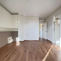 Laci̇vert Cadde Suadi̇ye'de Bağdat Caddesi̇'ne Ve Sahi̇le Yakin Net 100 M² 3+1