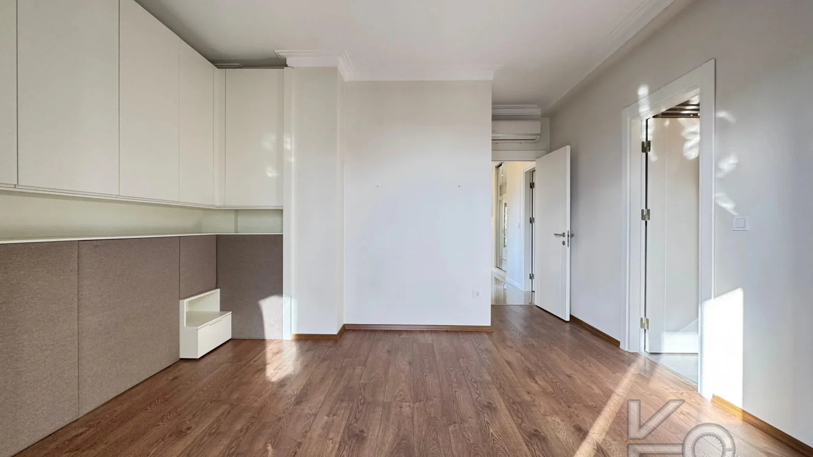 Laci̇vert Cadde Suadi̇ye'de Bağdat Caddesi̇'ne Ve Sahi̇le Yakin Net 100 M² 3+1