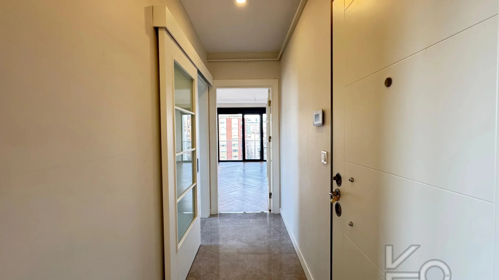 Laci̇vert Cadde Suadi̇ye'de Bağdat Caddesi̇'ne Ve Sahi̇le Yakin Net 100 M² 3+1