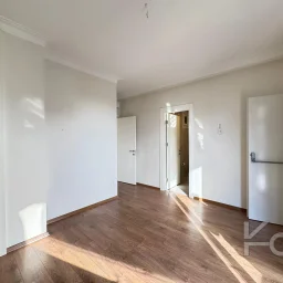 Laci̇vert Cadde Suadi̇ye'de Bağdat Caddesi̇'ne Ve Sahi̇le Yakin Net 100 M² 3+1