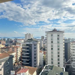 Laci̇vert Cadde Suadi̇ye'de Bağdat Caddesi̇'ne Ve Sahi̇le Yakin Net 100 M² 3+1
