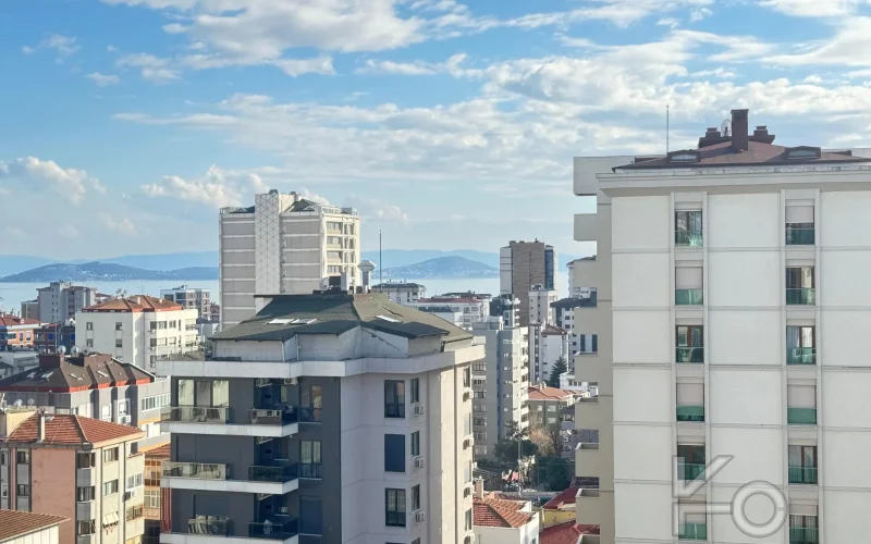 Laci̇vert Cadde Suadi̇ye'de Bağdat Caddesi̇'ne Ve Sahi̇le Yakin Net 100 M² 3+1