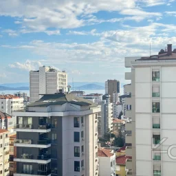 Laci̇vert Cadde Suadi̇ye'de Bağdat Caddesi̇'ne Ve Sahi̇le Yakin Net 100 M² 3+1