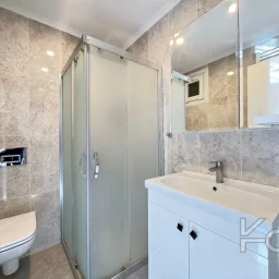 Laci̇vert Cadde Suadi̇ye'de Bağdat Caddesi̇'ne Ve Sahi̇le Yakin Net 100 M² 3+1