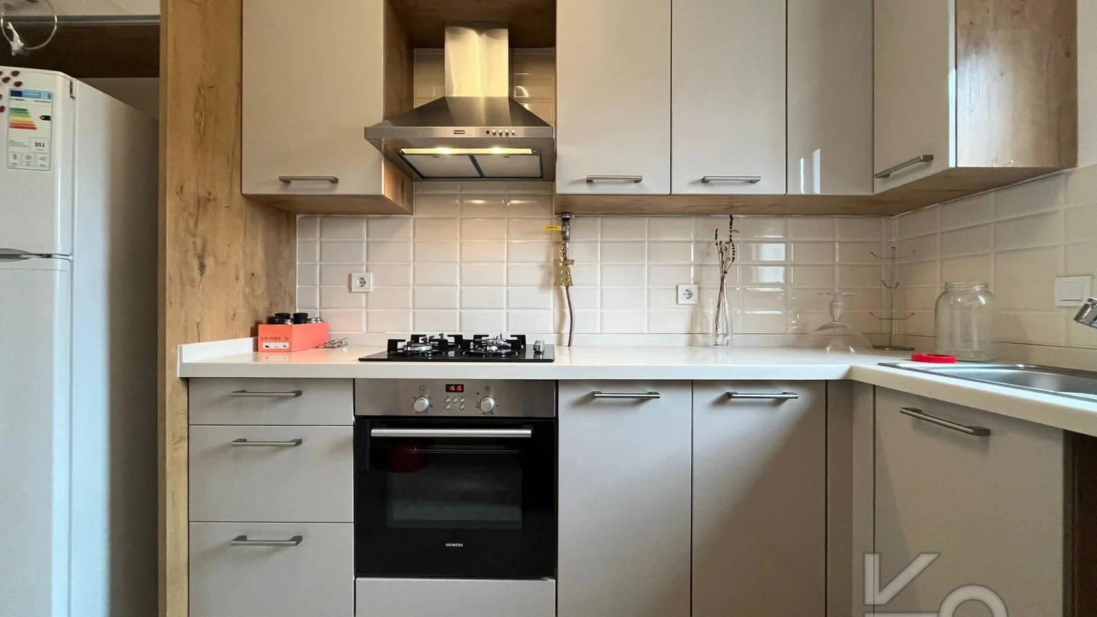 Laci̇vert Cadde Kozyataği 3+1 Balkonlu 95m² Net