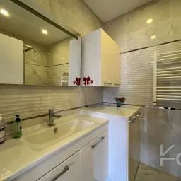 Laci̇vert Cadde Kozyataği 3+1 Balkonlu 95m² Net