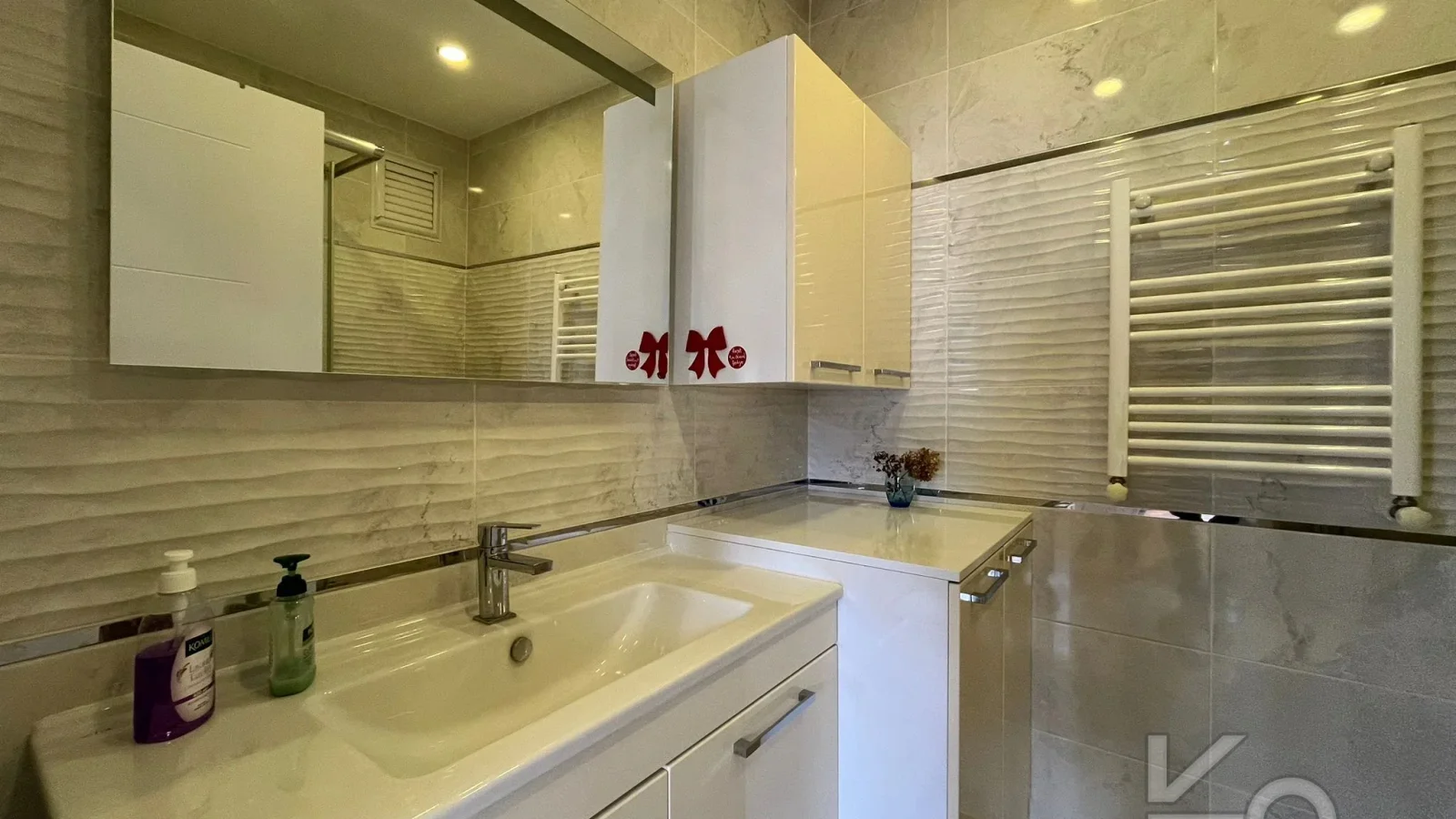 Laci̇vert Cadde Kozyataği 3+1 Balkonlu 95m² Net