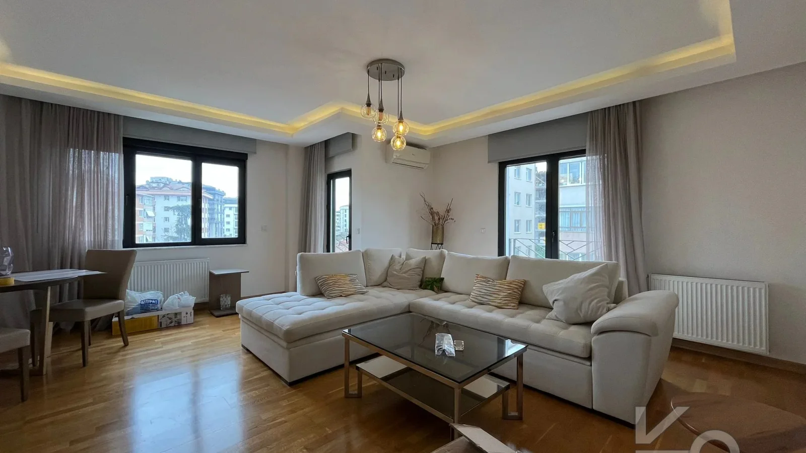Laci̇vert Cadde Kozyataği 3+1 Balkonlu 95m² Net