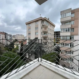 Laci̇vert Cadde Kozyataği 3+1 Balkonlu 95m² Net