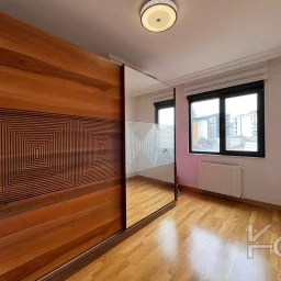 Laci̇vert Cadde Kozyataği 3+1 Balkonlu 95m² Net