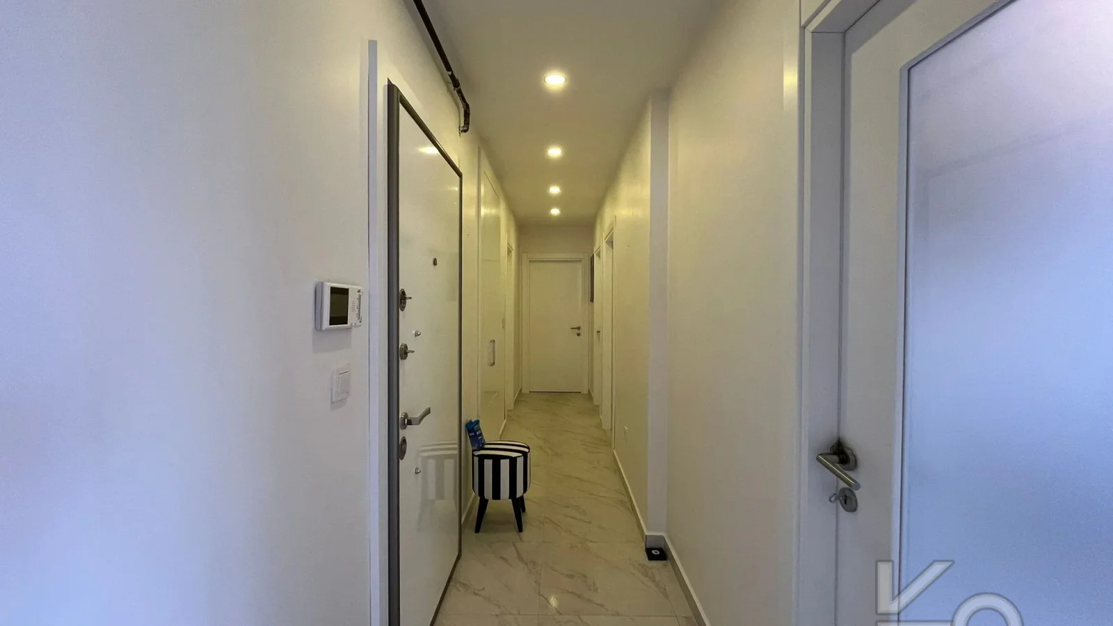 Laci̇vert Cadde Kozyataği 3+1 Balkonlu 95m² Net