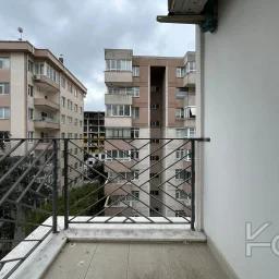 Laci̇vert Cadde Kozyataği 3+1 Balkonlu 95m² Net