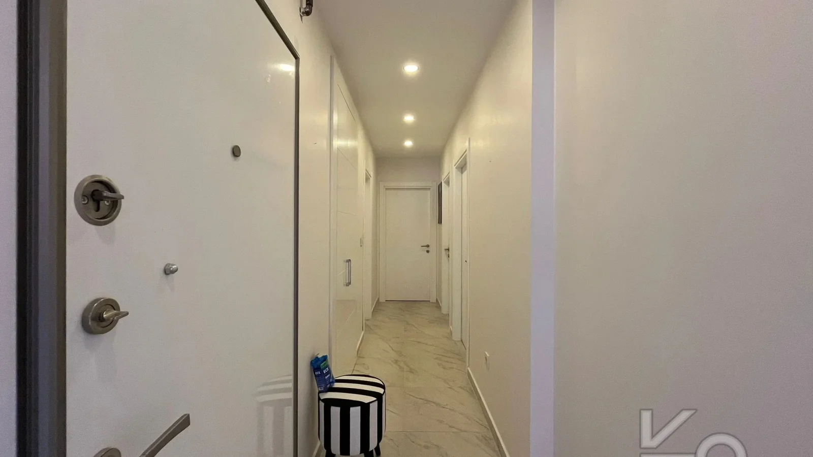 Laci̇vert Cadde Kozyataği 3+1 Balkonlu 95m² Net