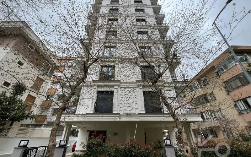 Laci̇vert Cadde Kozyataği 3+1 Balkonlu 95m² Net
