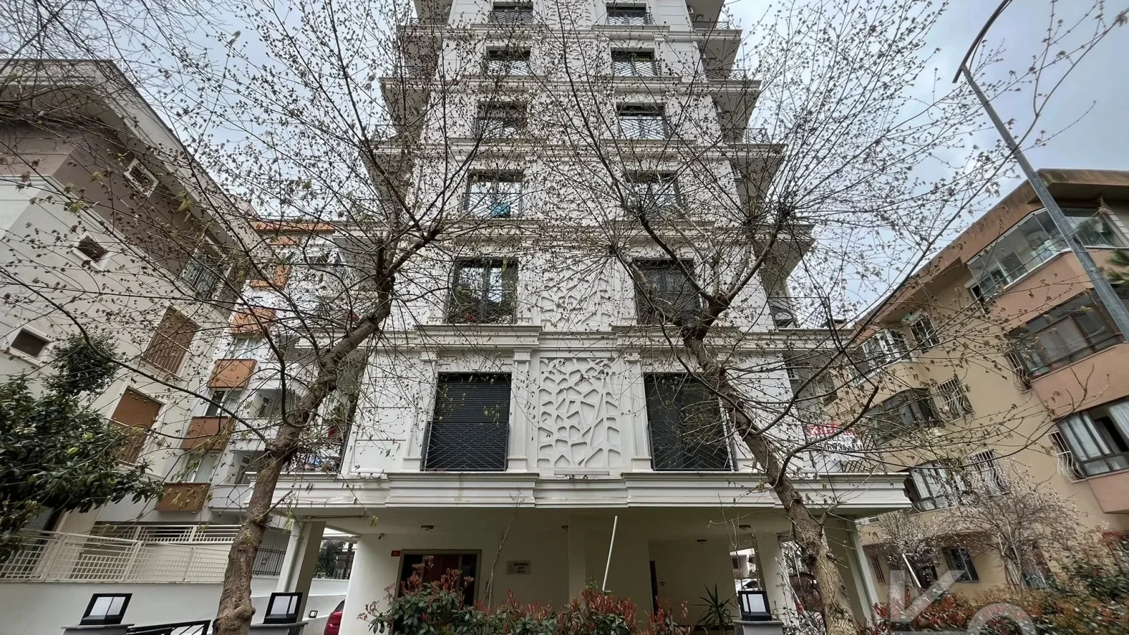 Laci̇vert Cadde Kozyataği 3+1 Balkonlu 95m² Net