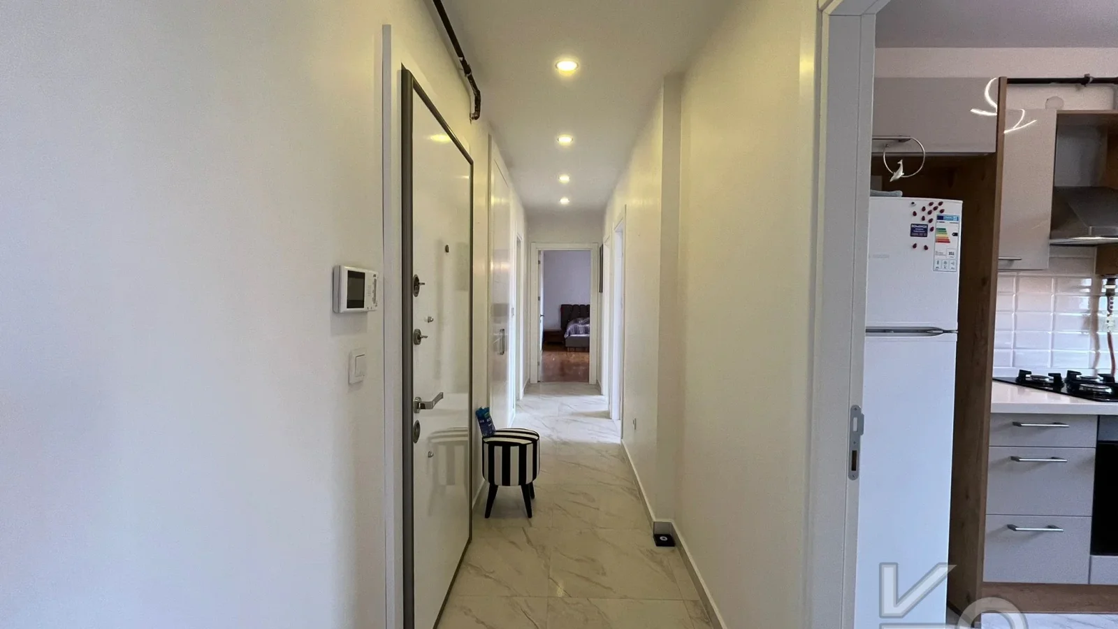 Laci̇vert Cadde Kozyataği 3+1 Balkonlu 95m² Net