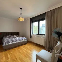Laci̇vert Cadde Kozyataği 3+1 Balkonlu 95m² Net