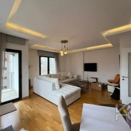 Laci̇vert Cadde Kozyataği 3+1 Balkonlu 95m² Net