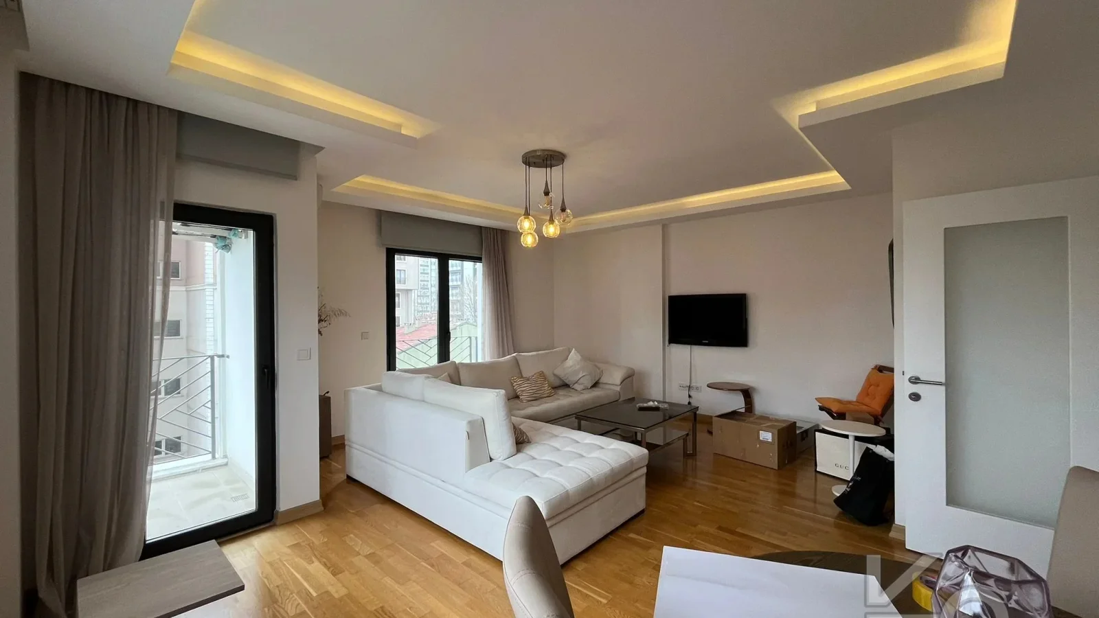 Laci̇vert Cadde Kozyataği 3+1 Balkonlu 95m² Net